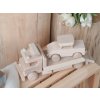 Schlepper aus Holz mit Auto