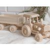 54751 dreveny traktor s vleckou