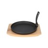 Gusseiserne Bratpfanne auf Holzbrett GRADA – 22 cm