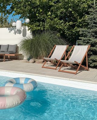 Die ATMOWOOD Holz-Gartenliegen bieten Ihnen echten Sommerkomfort. ☀️ Dank ihres schlichten Designs passen sie perfekt in...