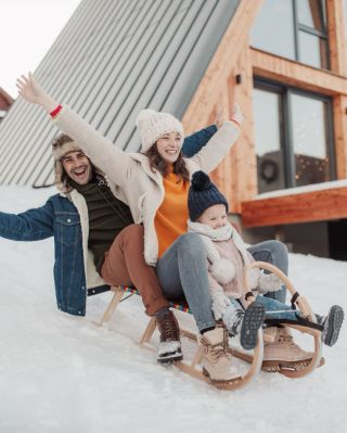 Erinnerungen an die Kindheit - als wir mit roten Backen den Schlitten den Hügel hinaufzogen und lachten, auch wenn uns die...